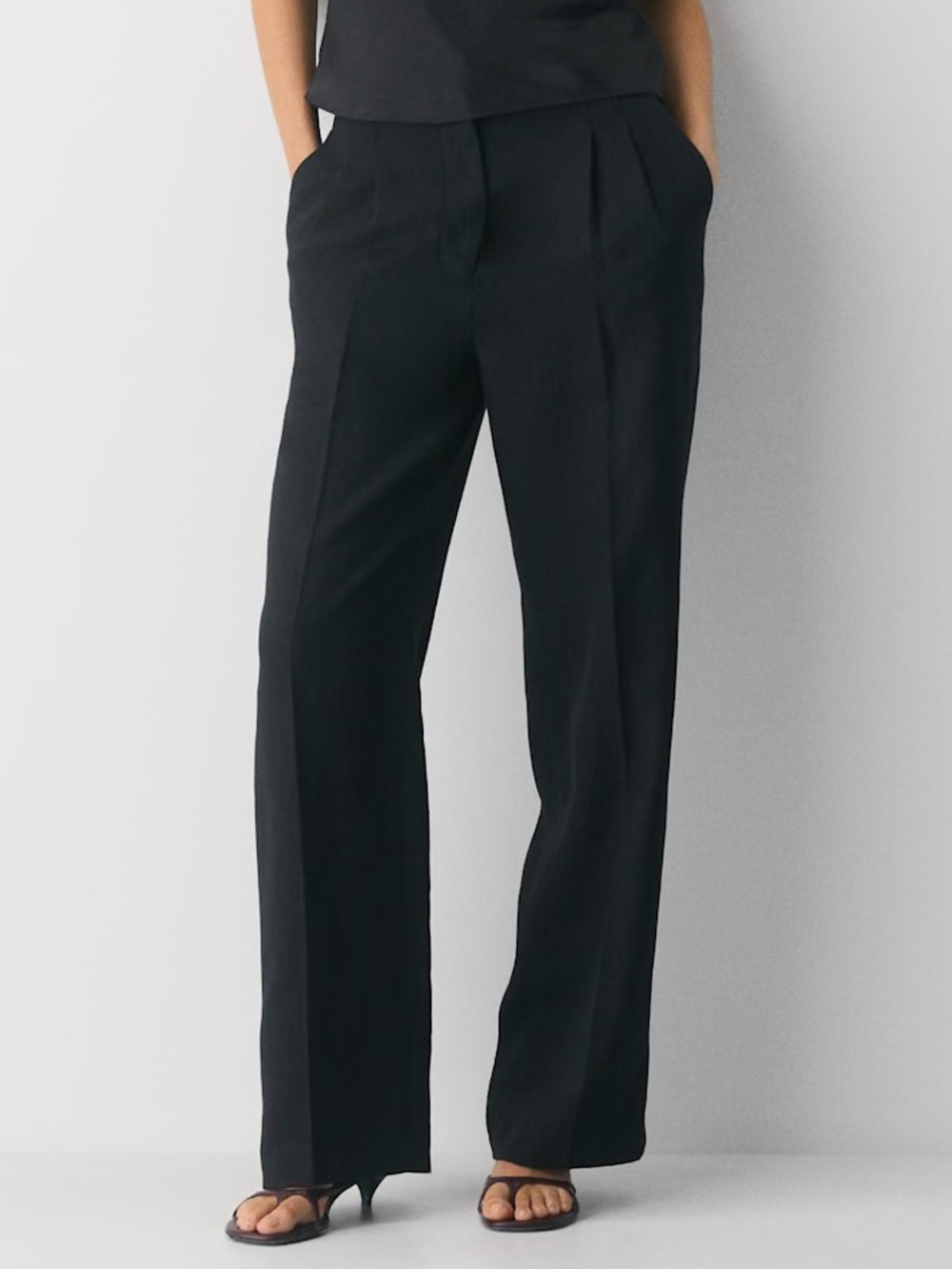 Aritzia women's 10 The Effortless Pant high rise wide leg pleated front black